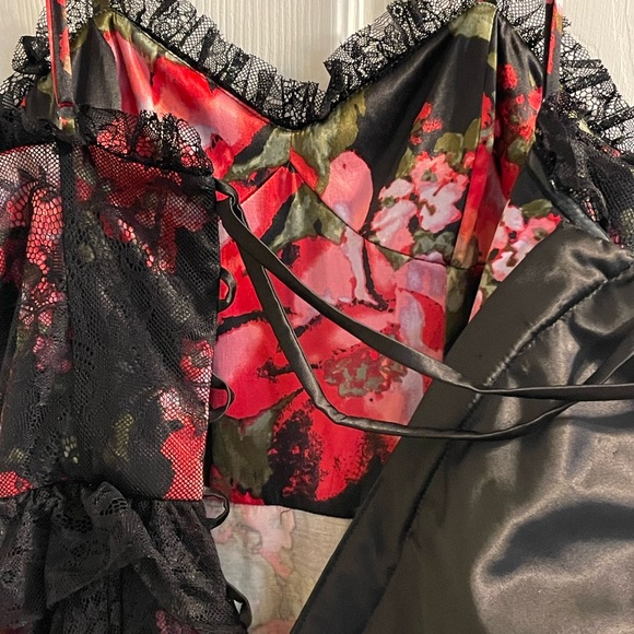 Lace Black and Floral Party dress - Picture 6 of 7